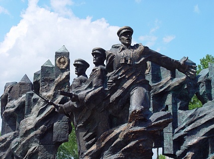 Памятники героям границы