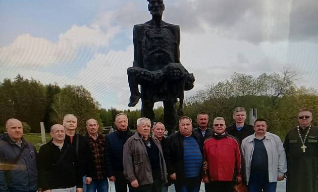 Гродненские ветераны – пограничники посетили мемориальный комплекс «Хатынь»