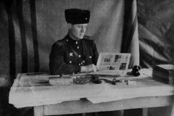 фото Малиев В.Г. Подготовка к занятиям с офицерским составом перед наступлением на г. Кричев Могилевской области.1943 г