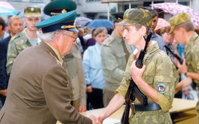 фото На приёме военной присяги военнослужащими Брестского пограничного отряда 1997г.