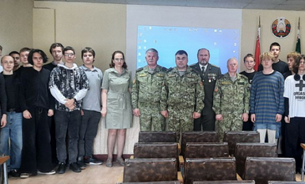 Ветераны-пограничники Минска встретились с учащимися колледжа 