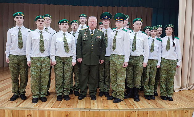 Защитникам Родины славу поём