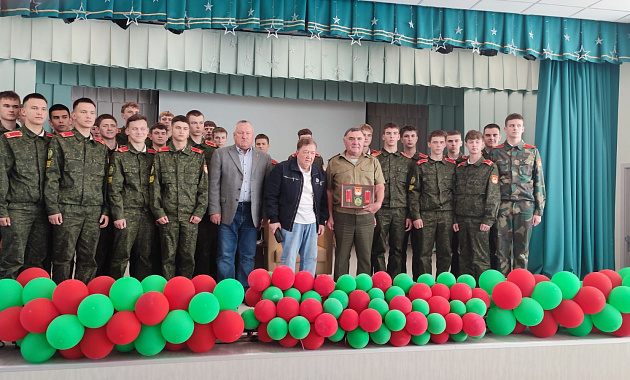 Член Союза писателей России Рамиль Муллаянов встретился с учащимися Минского городского кадетского училища