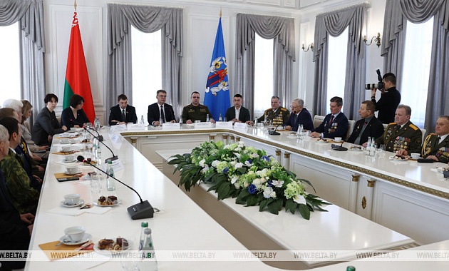 "Главное для нас - приносить пользу Родине". Кухарев встретился с воинами-интернационалистами