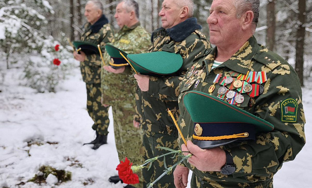 Ветераны-пограничники Пинска посетили место боя и захоронения бойцов 220 пограничного полка