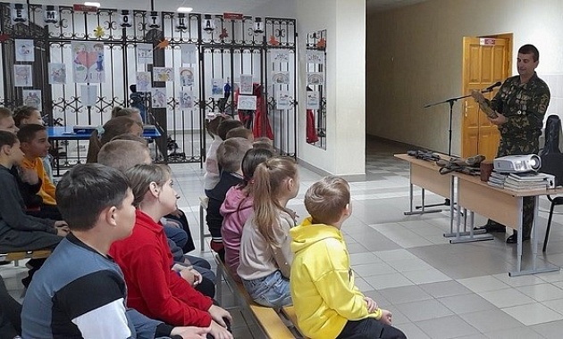 Патриотическое мероприятие «На страже Отечества» провели для школьников представители Лунинецкой  организации ветеранов-пограничников    