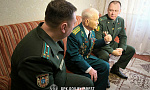 Пограничники поздравили с 87-летием почетного пограничника Республики Беларусь Вячеслава Лопатина