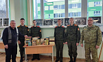  Наши дети: ветераны-пограничники передали более 150 экземпляров книг кадетам