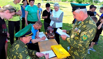 Ветераны-пограничники Лунинца приняли активное участие в проведении военно-патриотической игры "Зарница"  