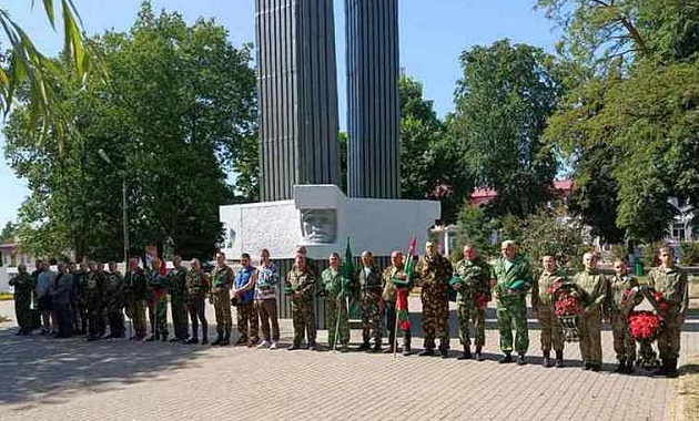Ветераны-пограничники Клецка в День пограничника возложили цветы к памятным местам района  