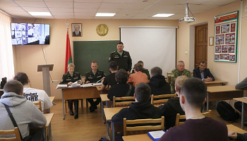 Ветераны-пограничники Минска встретились с призывниками