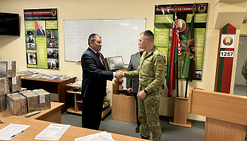 Ветераны поздравили мозырских пограничников с Новым годом
