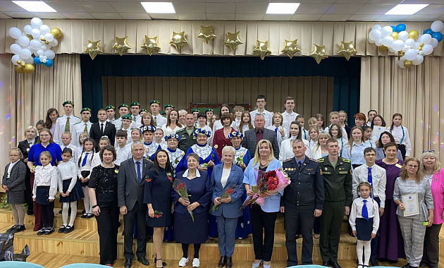 Ветераны-пограничники Минска поздравили педагогов с Днем учителя