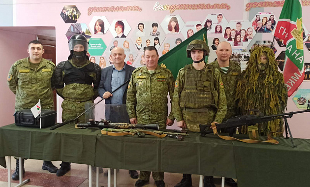 Ветераны-пограничники Мозыря в числе организаторов и членов жюри  конкурса «А ну-ка, парни!» 