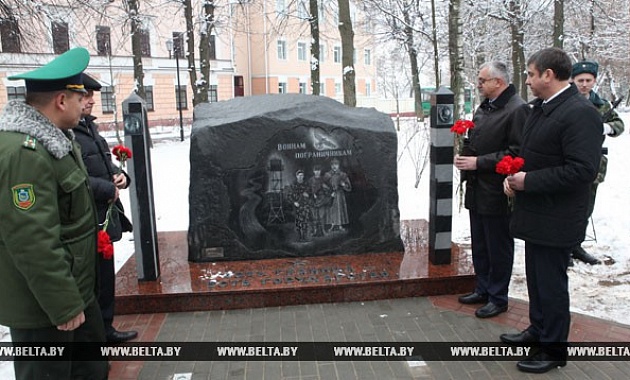 Памятный камень "Воинам-пограничникам" открыли в Гомеле
