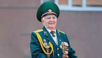 Почетного пограничника Республики Беларусь Григория Обелевского поздравили в день 80-й годовщины победы советских войск в Сталинградской битве 