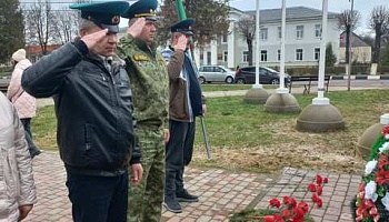 Пограничники Шумилино почтили память погибших членов экипажа подводной лодки «Комсомолец»