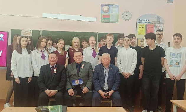 В Мозыре ветераны-пограничники провели урок мужества для школьников