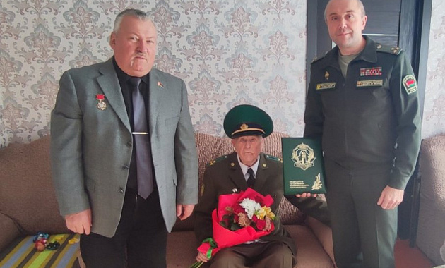 Пограничники поздравили ветерана Великой Отечественной войны с 99-летием